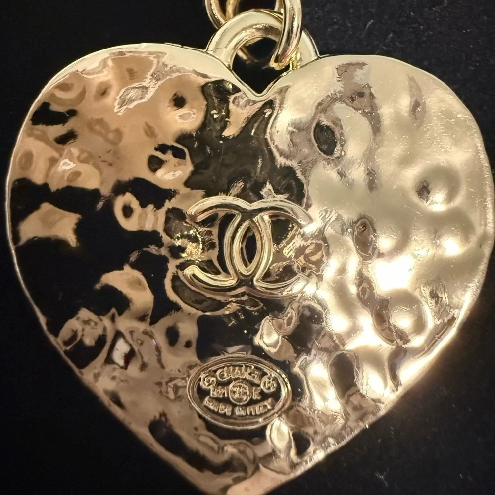 Pendant on a gold tone clasp Luxury! Will come in dusty.